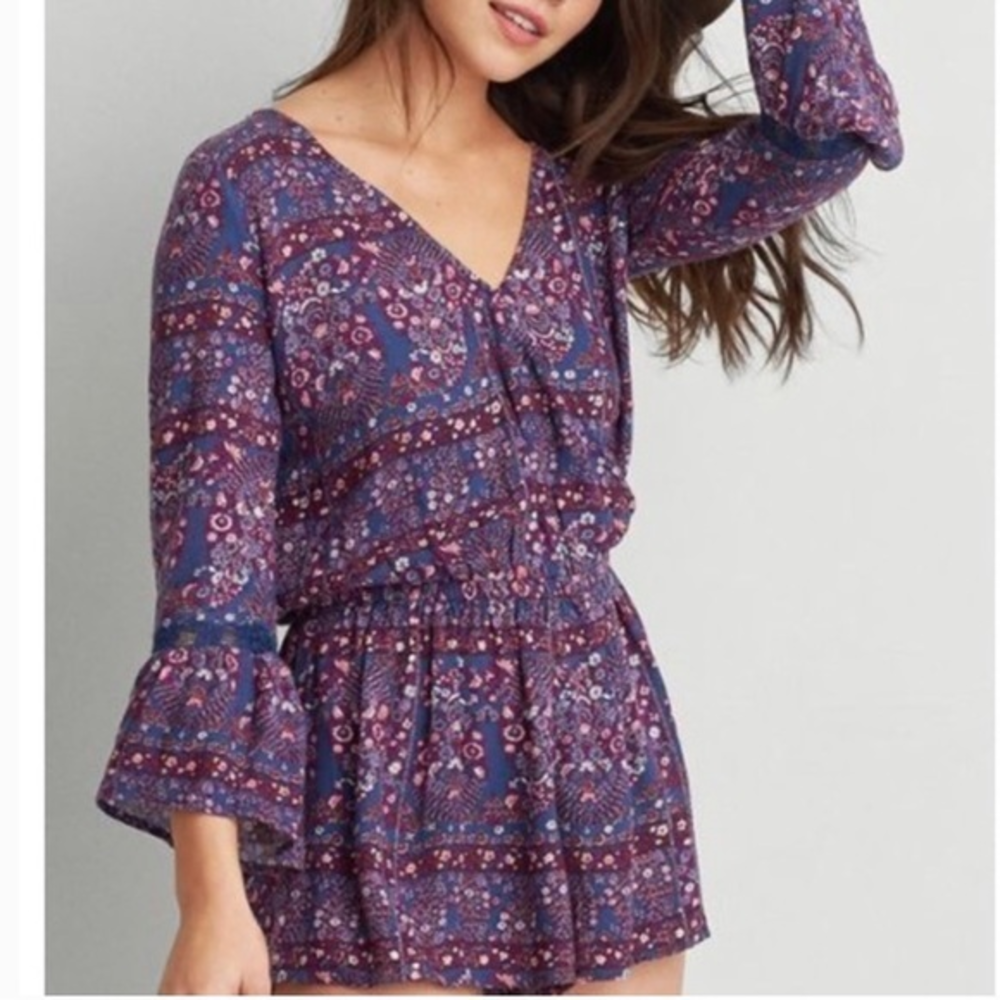 American Eagle‎ Boho Floral Long Sleeve Romper. Size Small
